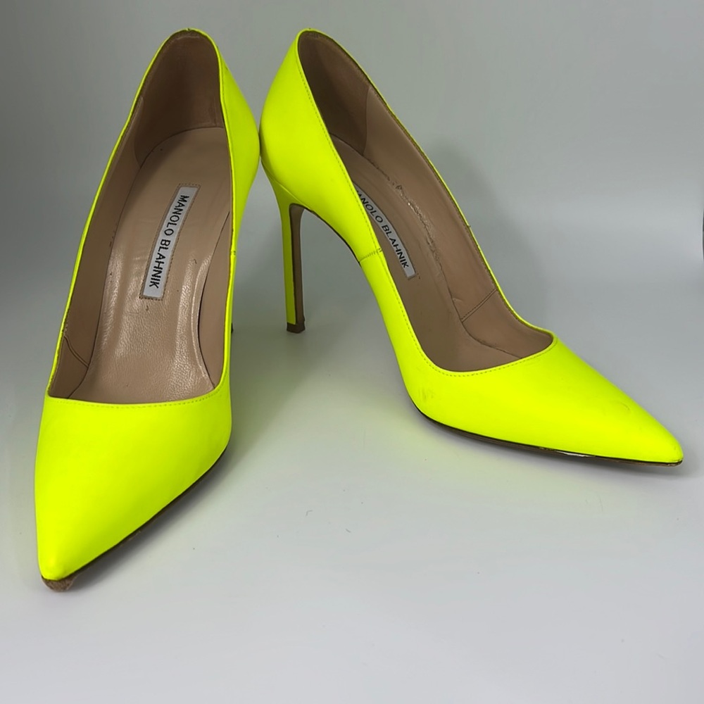 Manolo Blahnik heels yellow Neón color 4 inches heels